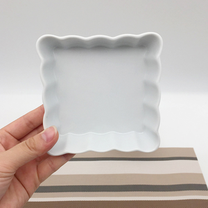 Plat à four en céramique blanche écologique de style nordique, carré et créatif, pour le <span class=keywords><strong>fromage</strong></span>, le gâteau de riz <span class=keywords><strong>au</strong></span> four, le pain, la tarte aux pommes, utilisation à l'hôtel et à la maison - Product Image 1