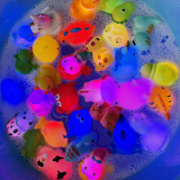 Juguete de Baño de Pato Unicornio Luminoso al Contacto con el Agua, Pato de Goma Flotante con Iluminación Automática y Fondo Sellado Impermeable Antimoho para Bebés