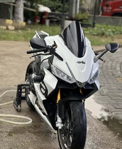 Aprilia RS457 Moto vintage à essence 4 temps haute performance - 457cc Bicylindre en parallèle Caractéristiques inspirées de la course pour la route et la piste - Product Image 4