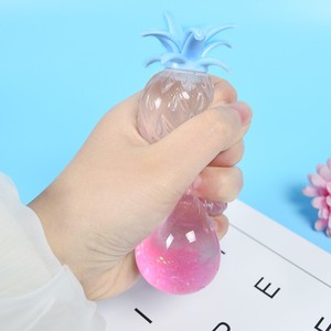 Jouet anti-stress créatif unisexe en caoutchouc, nouveauté, balle de raisin, ananas à poudre dorée, jouet à presser pour soulager le stress des enfants - Product Image 3
