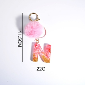 Nouveau style, vente en gros, porte-clés en métal et peluche mignon, avec initiale personnalisée, pompons roses, porte-clés en acrylique A-Z, pendentif Ms - Product Image 5