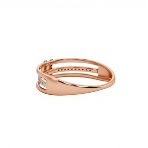 Anillo de oro rosa para mujer con triple banda y diamantes pavé - Product Image 3