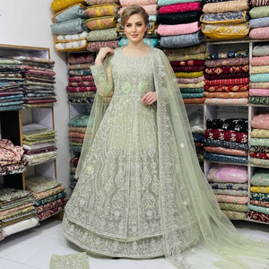 Vestido de Novia Largo hasta el Suelo, Estilo Salwar Kameez de Seda Bordada en Beige, con Dupatta de Tela, Estilo India/Pakistán, para Mujer, Marca Fashionista International - Product Image 1