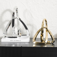 Ornements géométriques triangulaires dorés électroplaqués de luxe léger italien, style minimaliste moderne, créatifs pour salon, meuble TV, bureau