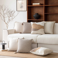 Housse de coussin carrée 45x45 anti-plis à rayures géométriques, avec pompons tissés, style moderne et minimaliste, pour canapé de salon et maison d'hôtes