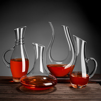 Carafe à vin rouge pour usage commercial, en verre cristal haut de gamme, style luxe discret, design moderne et minimaliste, avec aérateur, distributeur et verseur de spiritueux