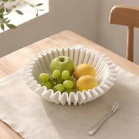 Assiette en céramique moderne jetable blanche unie avec rebord 3D en accordéon pour fruits, plateaux de collations et charcuterie – Vente en gros