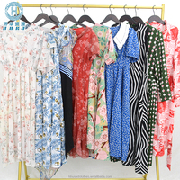 Stock de vêtements d'occasion : Robes d'été pour femmes en balles, Robes florales d'occasion tendance de qualité supérieure, Fournisseur de vêtements en gros