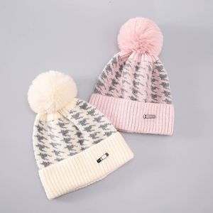 Bonnet unisexe jacquard à <span class=keywords><strong>pompon</strong></span>, motif écossais, tricoté, chaud pour l'hiver - Product Image 2