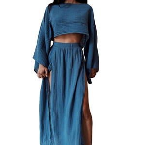 Ensemble deux pièces élégant en lin mélangé sur mesure pour femme, idéal pour les loisirs et les vacances, avec haut taille haute et design unique à fente - Product Image 2