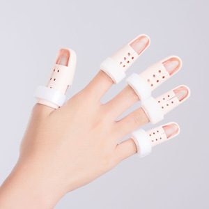 Attelle de fixation pour fracture du doigt, doigt courbé ou déformé, attelle de fixation pour déformité articulaire et gonflement, orthèse, doigt en plastique - Product Image 1