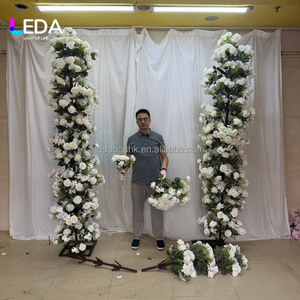 Arco Floral Desmontable LEDA con Marco Metálico, Arco de Flores Artificiales con Rosas Blancas para Decoración de Fondo en Ceremonias de Boda y Eventos - Product Image 3