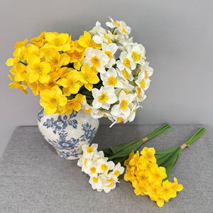 Fleurs artificielles en polyester jaunes et blanches Meng Jie, 6 bouquets de narcisses pour la décoration de la maison et des mariages - Product Image 3