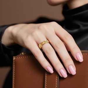 Anillo Giratorio Antiestrés de Acero Inoxidable Chapado en Oro con Frase Inspiradora 'Let Them', para Mujer, Tallas 5-10, Venta al Por Mayor - Product Image 4