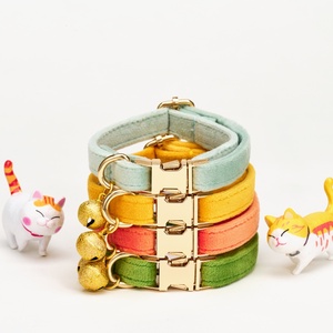Collier <span class=keywords><strong>de</strong></span> chat personnalisé cloche collier <span class=keywords><strong>de</strong></span> chaton réglable en velours <span class=keywords><strong>de</strong></span> luxe boucle d'or gravée accessoire élégant et sûr pour animaux <span class=keywords><strong>de</strong></span> compagnie - Product Image 2
