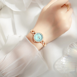 Montre bracelet de luxe pour femme, avec un design haut de gamme, mouvement à quartz, compacte, en acier inoxydable, étanche - Product Image 1