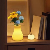 Lampe de table LED RGB moderne en forme de vase, pot blanc pour intérieur/extérieur, vase à fleurs en plastique LED