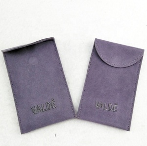 ถุงกำมะหยี่สีเทาแบบกำหนดเองสำหรับใส่เครื่องประดับ พร้อมปักโลโก้ - Product Image 3