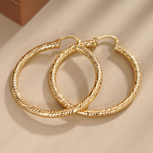 Orecchini a Cerchio Geometrici a Goccia per Donne, Design Dettagliato e Audace, Gioielli di Moda - Product Image 5