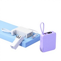 Universeller Stecker 20W 22,5W Abnehmbarer 2-in-1 LED Digital-Display 6000mAh Powerbank mit Integriertem Doppelkabel Schnellladung Dual-USB-Anschluss
