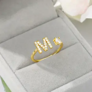 ที่กำหนดเองสแตนเลสชุบทองฟรีขนาดคริสตัล Rhinestone ลูกบาศก์เพทายตัวอักษร A-Z ตัวอักษรเริ่มต้นแหวน