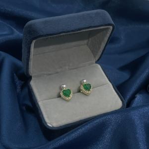 ต่างหูแบบติดหูสำหรับผู้หญิง รุ่นคลาสสิก วินเทจ หรูหรา จาก Tianyu Gems ทำจากทองเหลืองชุบทอง ประดับด้วยเพชรคิวบิกเซอร์โคเนียรูปหัวใจสีเขียว - Product Image 3