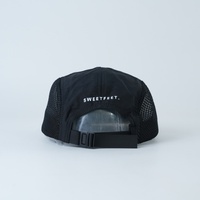 Casquette Gorpcore 5 panneaux 2026 avec logo personnalisé, en maille noire, pour la course, broderie Urban Athletic Club, performance sportive, vente en gros