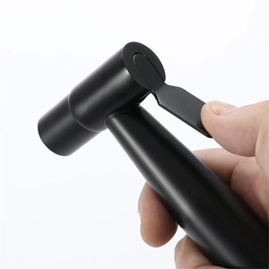 Ensemble <span class=keywords><strong>de</strong></span> pistolets pulvérisateurs modernes en acier inoxydable à double usage, finition noir mat, design mural, caractéristiques faciles à nettoyer pour une utilisation en <span class=keywords><strong>salle</strong></span> <span class=keywords><strong>de</strong></span> <span class=keywords><strong>bain</strong></span> - Product Image 5