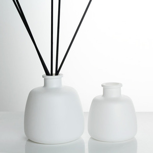 Commercio all'ingrosso di lusso vuoto Aroma rotondo vuoto profumo Reed diffusore di vetro Reed diffusore bottiglia diffusore - Product Image 3