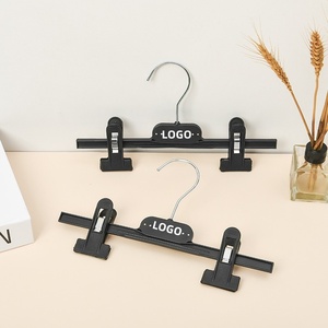 Percha <span class=keywords><strong>de</strong></span> Plástico para Pantalones, Individual, Antideslizante, Negra, para Armario, Uso Comercial <span class=keywords><strong>de</strong></span> Lujo, Elástica, Desechable, Sin Rastro - Product Image 1