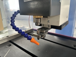 Máquina de Electroerosión Vertical ZNC, Electroerosionadora por Penetración con Eje C, Electroerosionadora CNC Económica para Metales Duros - Product Image 6
