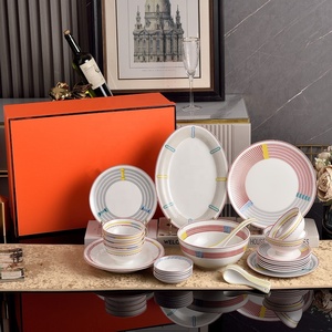 Juego de Vajilla Minimalista de Porcelana Blanca de 32 Piezas para Regalos de Bodas y Fiestas - Product Image 1