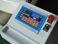 Plotter CNC con Cuchilla Vibratoria para Letras en Fieltro, Gráficos de Vinilo, Rotulación de Vehículos y Adhesivos de Gran Formato
