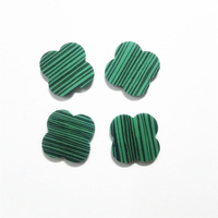 Prix de gros 5x5mm-20x20mm pierre de malachite verte synthétique trèfle à quatre feuilles pierres précieuses pour la fabrication de bijoux