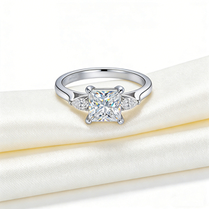 Anello di Fidanzamento in Moissanite Placcato Platino 1.2CT Forma Quadrata per Donne con Certificazione GRA - Product Image 6