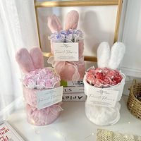 Bouquet de fleurs éternelles en peluche 2026 avec 11 roses et oreilles de lapin, arrangement floral préservé fait main pour la remise des diplômes