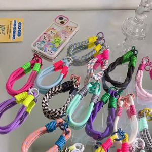 สายคล้องข้อมือป้องกันการสูญหายแบบใหม่ พร้อมแผ่นแปะติด สายรัดข้อมือไนลอนสีสันสดใส สายคล้องโทรศัพท์มือถือ - Product Image 2