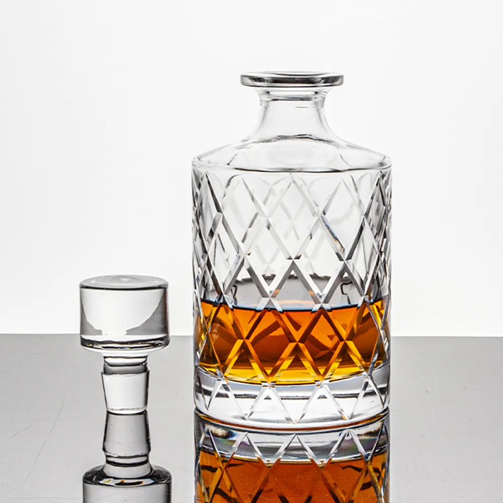 Whiskey Glass Custom Logo 28oz Hand Cutting Crystal Glass Whiskey Decanter In Bulk