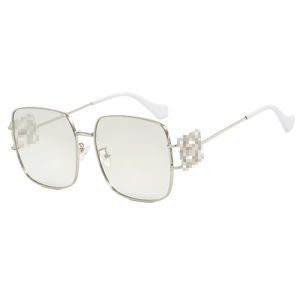 Lunettes de Soleil Carrées de Marque de Créateur pour Femme <span class=keywords><strong>2025</strong></span> Tendance Luxe Grandes Lunettes de Soleil Femme Vintage Décoration Florale en Métal Unique Oculos - Product Image 6