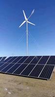 Système solaire éolien hybride tout-en-un hors réseau 48V 96V 220V 380V 5kW 10kW 15kW 20kW, également appelé système solaire éolien