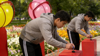 Compétition de team building haut de gamme gonflable en ABS et métal, avec jeu de soufflerie de ballons rouge et jeu de lancement de pastèques, pour divertissement intérieur/extérieur