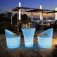 Ensemble de table et de chaises en plastique contemporain pour l'extérieur, léger, durable, empilable, imperméable, facile à transporter, meubles de jardin pour café, hôtel