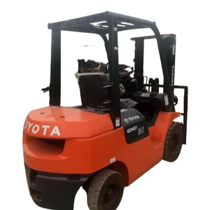 Chariot élévateur diesel japonais d'origine de 3 tonnes 90% neuf avec pneu à noyau solide pour la construction agricole au détail en vente - Product Image 1