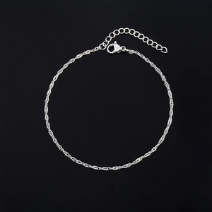 สร้อยข้อมือสแตนเลสสตีลบางลายคลื่นน้ำ ชุบทอง 18K สร้อยข้อเท้าแบบเรียบง่าย ดีไซน์สวยงาม สำหรับผู้ชายและผู้หญิง - Product Image 3