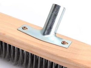 <span class=keywords><strong>Brosse</strong></span> à fil <span class=keywords><strong>métallique</strong></span> de jardin avec manche <span class=keywords><strong>en</strong></span> bois massif et poils <span class=keywords><strong>en</strong></span> acier inoxydable <span class=keywords><strong>pour</strong></span> le nettoyage et l'élimination du mousse <span class=keywords><strong>en</strong></span> extérieur - Product Image 1