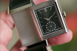 Montre Reverso classique avec cadran rouge, boîtier en or, bracelet en cuir, design rétro de luxe, personnalisable, double face - Product Image 3