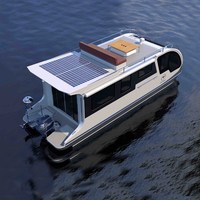 Maison flottante design et tendance avec panneaux solaires, pour la location en mer