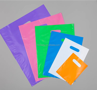Sacs de courses en plastique personnalisables avec logo pour vêtements féminins, sacs à poignée découpée en PE