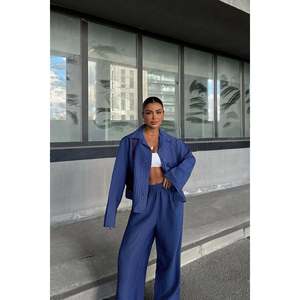 Conjunto de Traje de Pantalón Azul Marino para Mujer - Product Image 3