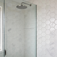 Mosaïque en céramique blanche Carrara hexagonale avec motif parquet pour mur de piscine, salle de bain et crédence de cuisine